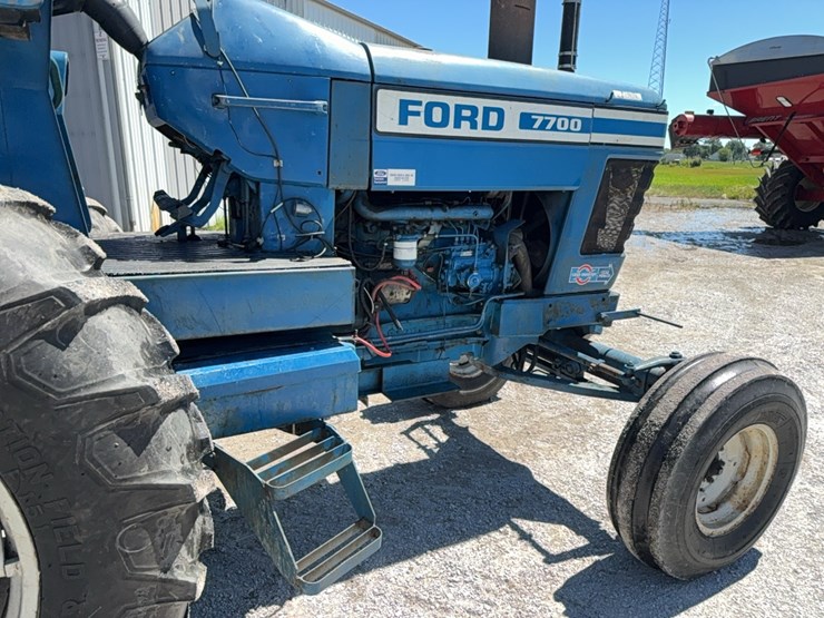 1980-ford-7700-image-21