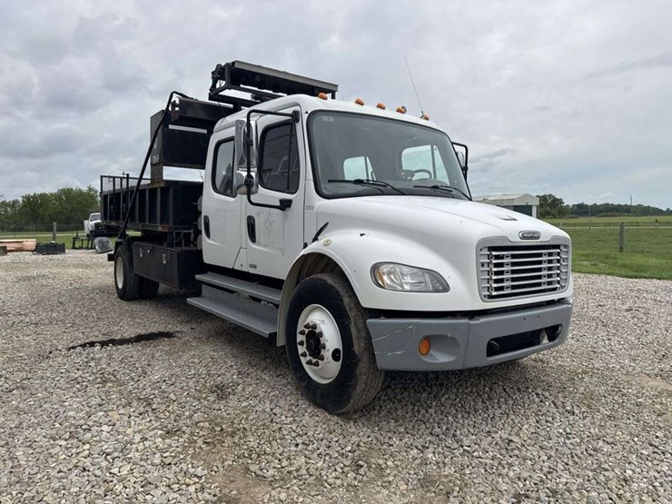 2010-freightliner-roll-off-truck-image-5