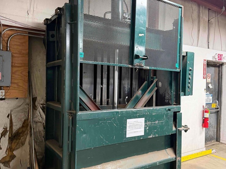 marathon-v-6030-hd-heavy-duty-vertical-baler-image-3