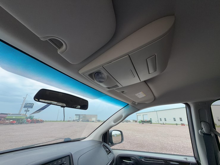 2015-dodge-grand-caravan-image-29
