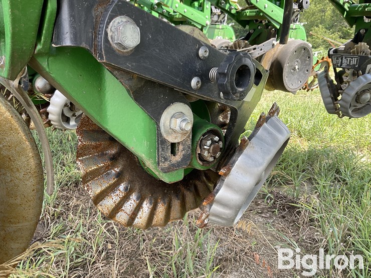 2017-john-deere-1775nt-image-13