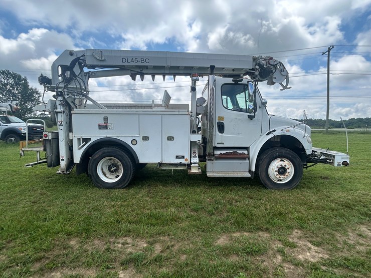 #1092-•-2011-freightliner-derrick-digger-image-9