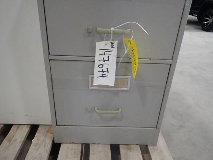 qty-of-(2)-metal-2-drawer-filing-cabinets-image-12