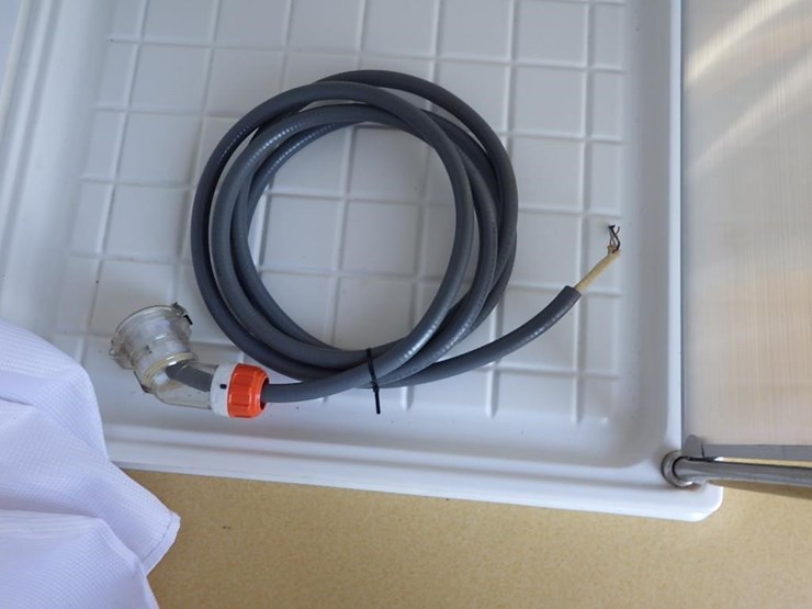 portable-toilet-w/-shower-image-10