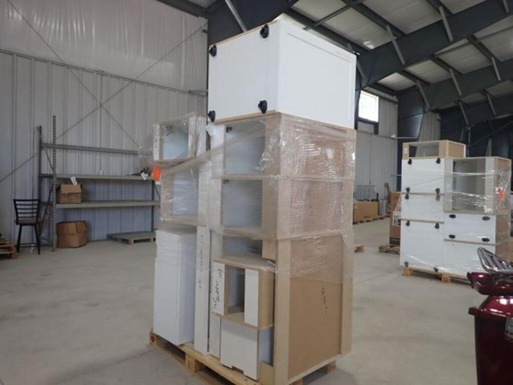 unused-near-complete-11-pc-white-shaker-kitchen-image-2