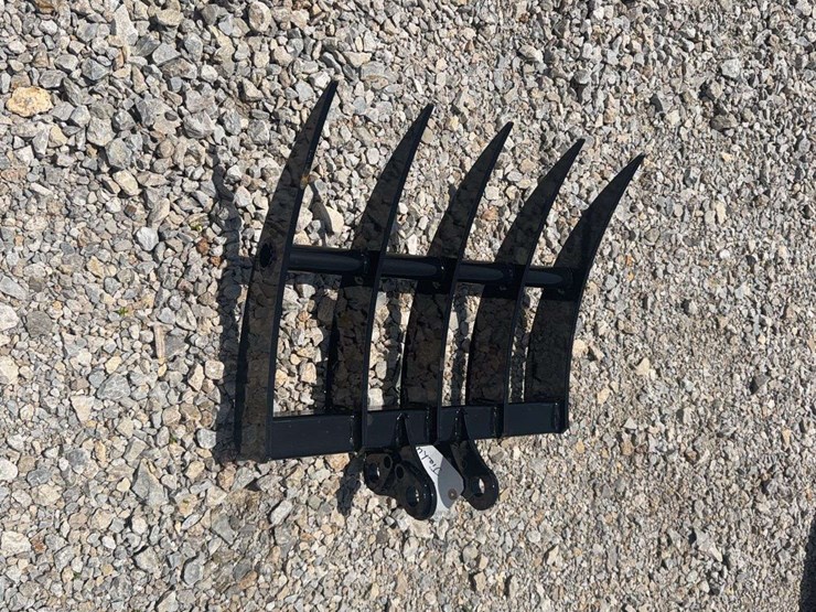 19”-mini-excavator-root-rake-image-2
