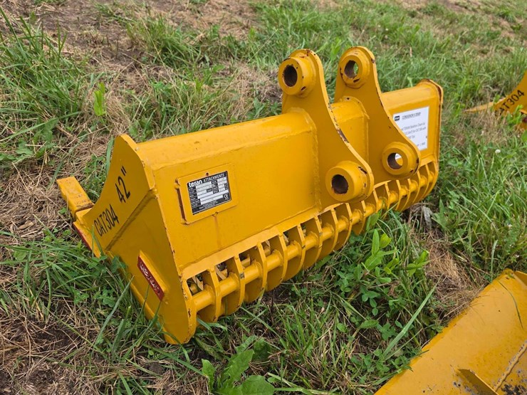 caterpillar-304-image-4