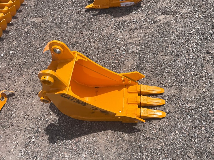 2026-caterpillar-305-image-3