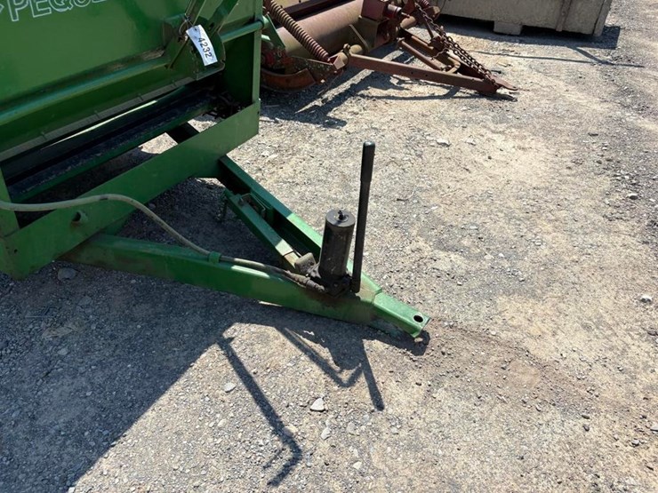 pequea-110-manure-spreader-image-3