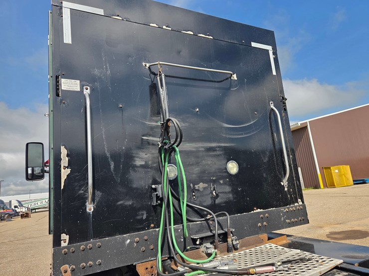 2015-kenworth-t680-image-24