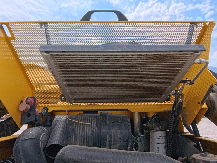 2017-new-holland-l230-image-28