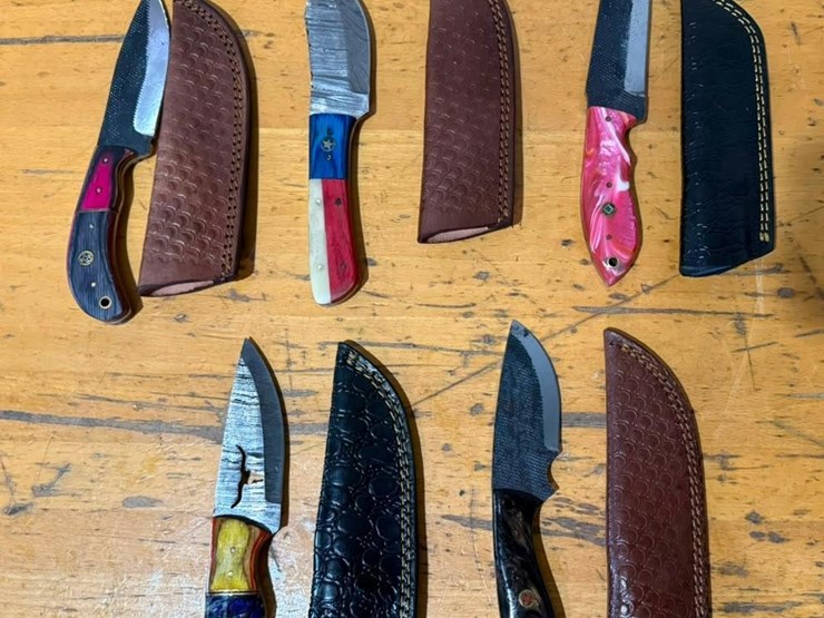 qty-(5)-handmade-hunting,-skinning-&-utility-knives-w/-leather-sheaths-assorted-fixed-blade-set-image-1