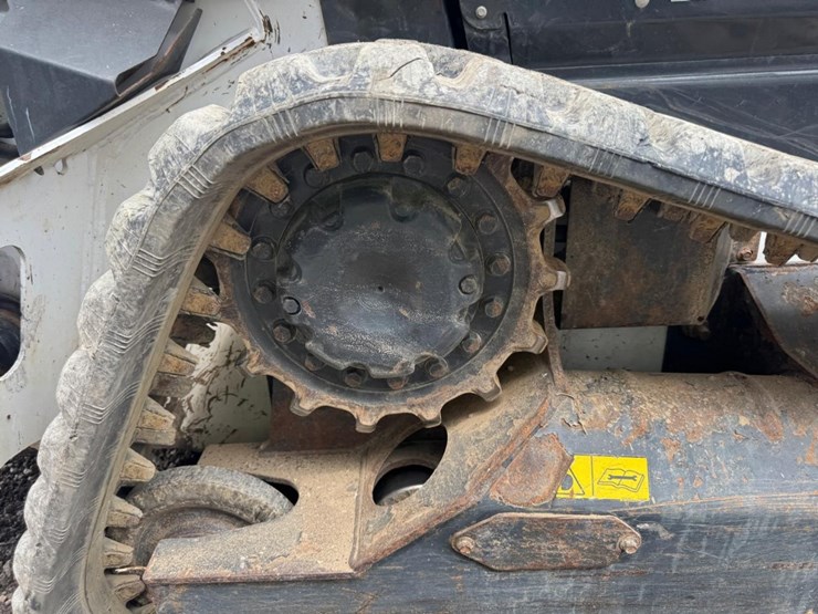 2021-bobcat-t64-image-21