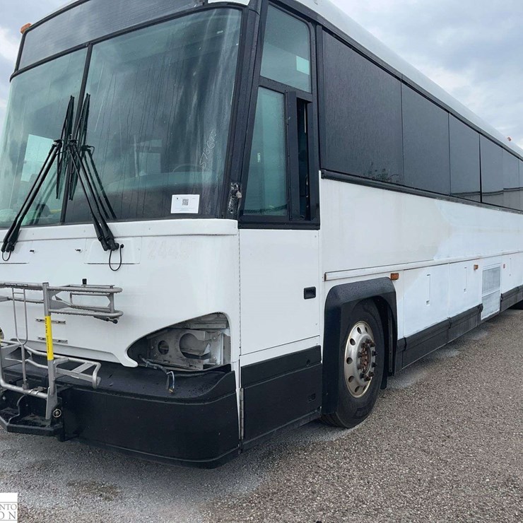 Non-Operable 2010 Motor Coach Industries D4500 T/A Passenger Wheelchair Accessible Bus