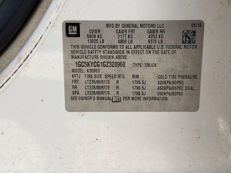 2016-chevrolet-3500-image-28