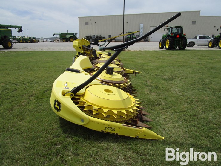 2022-john-deere-772-image-4