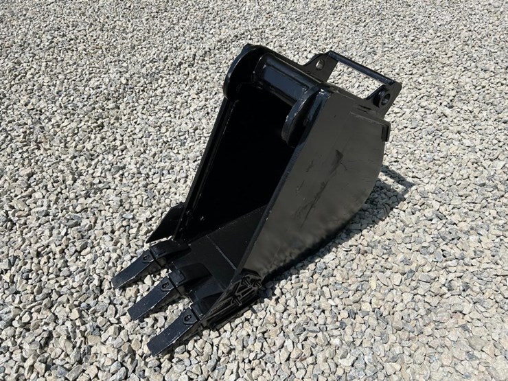 12"-x-change-bucket-for-a-bobcat-excavator-image-1