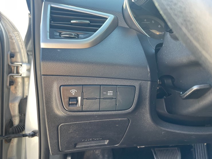 #154-•-2013-hyundai-veloster-(nm-title-in-delay)-image-48