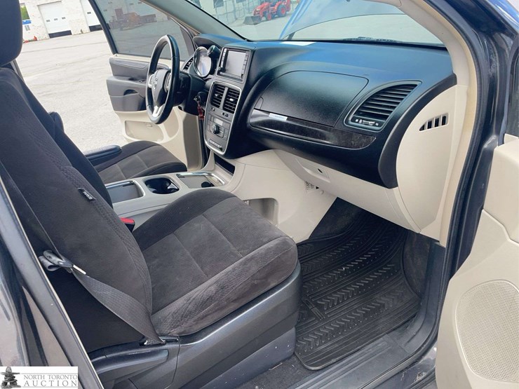 2012-dodge-grand-caravan-crew-image-19
