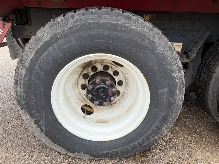 #1506-•-2019-peterbilt-pb520-side-load-garbage-truck-image-79