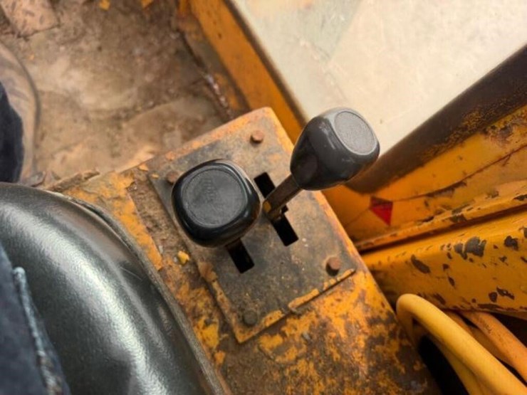 lift-king-4x4-rough-terrain-forklift-image-11