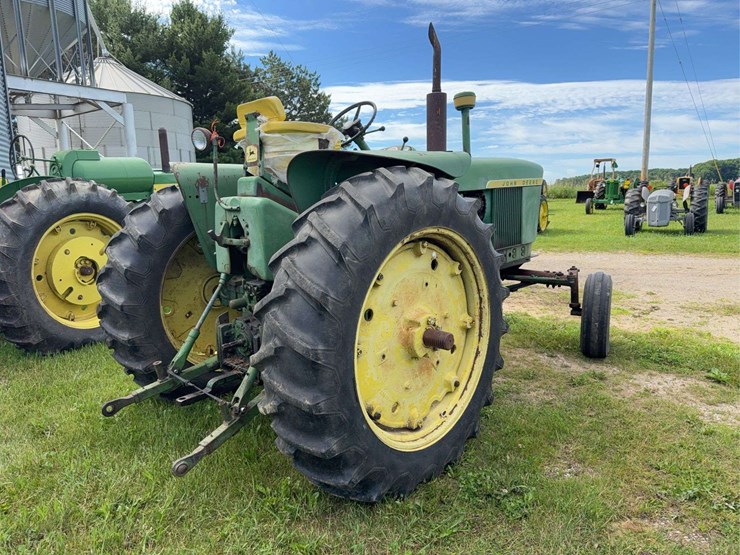 john-deere-3010-image-4