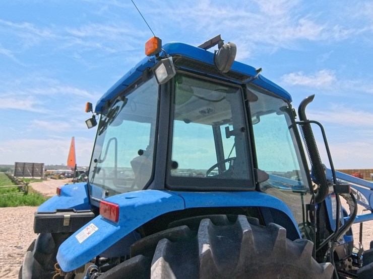 2004-new-holland-tl100a-image-65