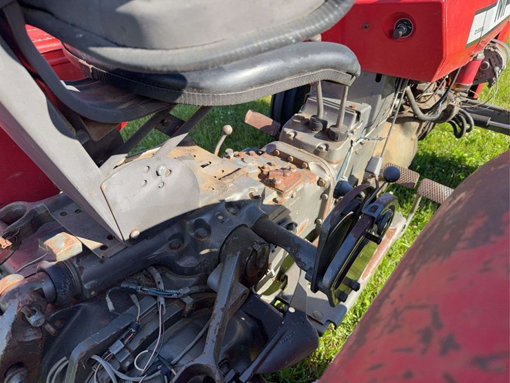 massey-ferguson-235-image-10