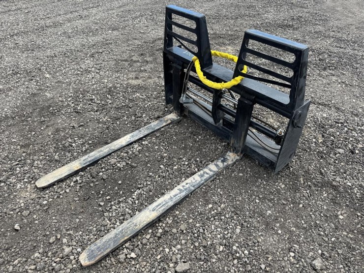 wildcat-48"-hydraulic-skid-steer-forks-with-walk-through-design*-see-details-image-1