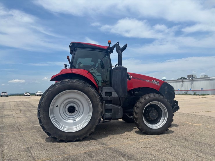 #2244-•-2021-case-magnum-280-tractor-image-4