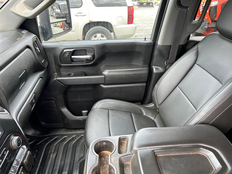2020-chevrolet-2500hd-image-38