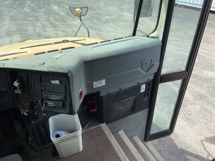 2012-ic-pb105-school-bus-image-14