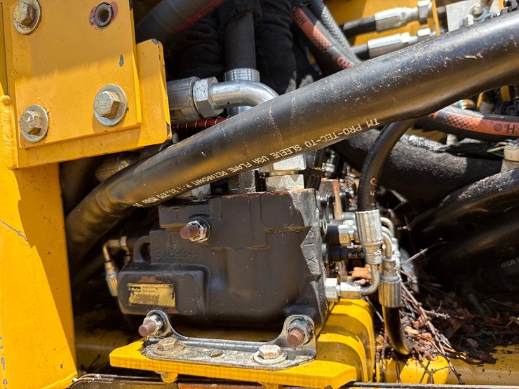 2014-caterpillar-501-image-52