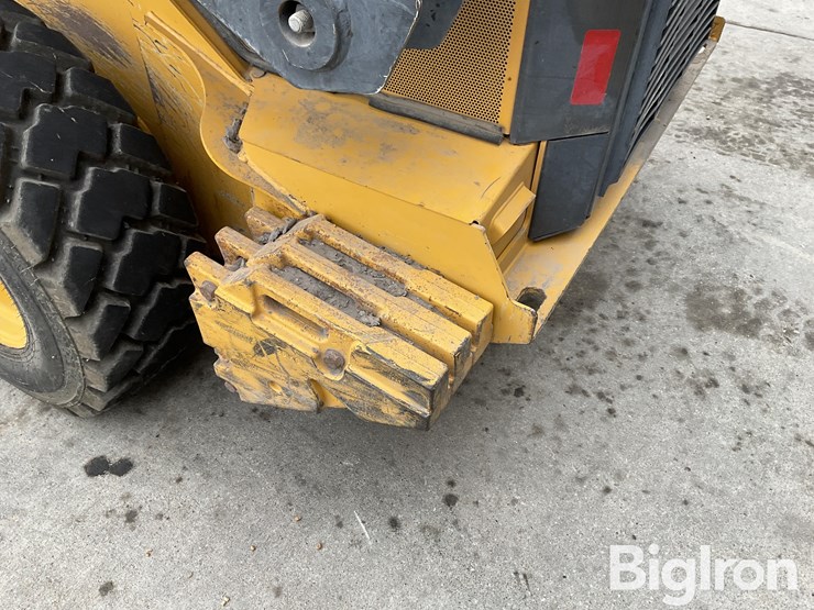 2020-deere-332g-image-17
