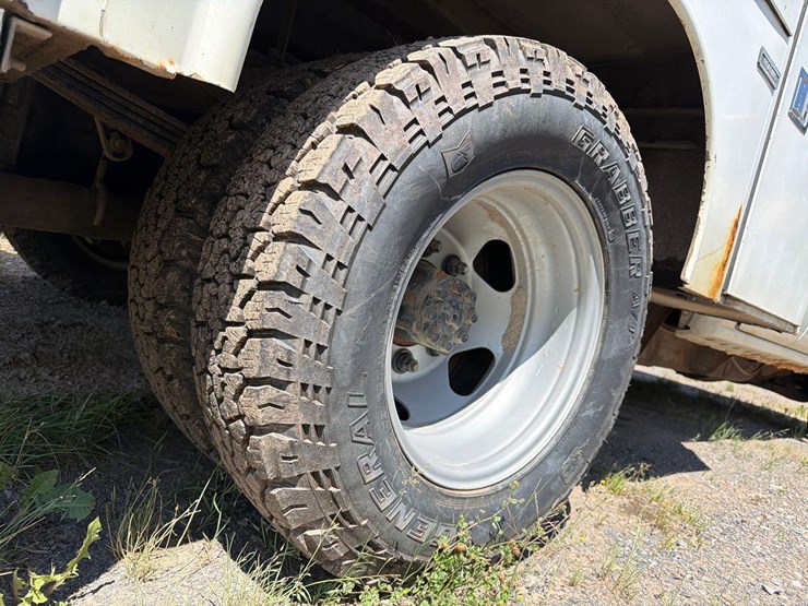 2016-chevrolet-3500-image-14