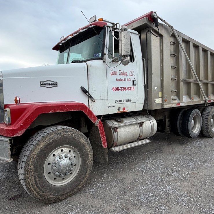 #90 • 1999 VOLVO TRI-AXLE DUMP TRUCK