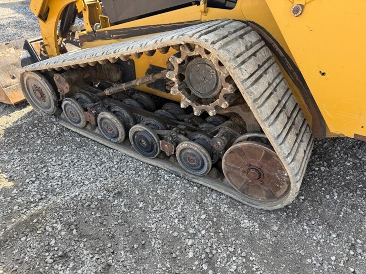 2015-caterpillar-277d-image-16