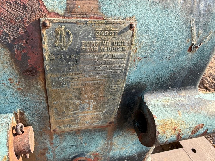 (1)-cabot-40-d,-(1)-cabot-type-11-pumping-unit-gear-boxes,-(3)-skids,-&-related,-incomplete-f/-parts-image-9