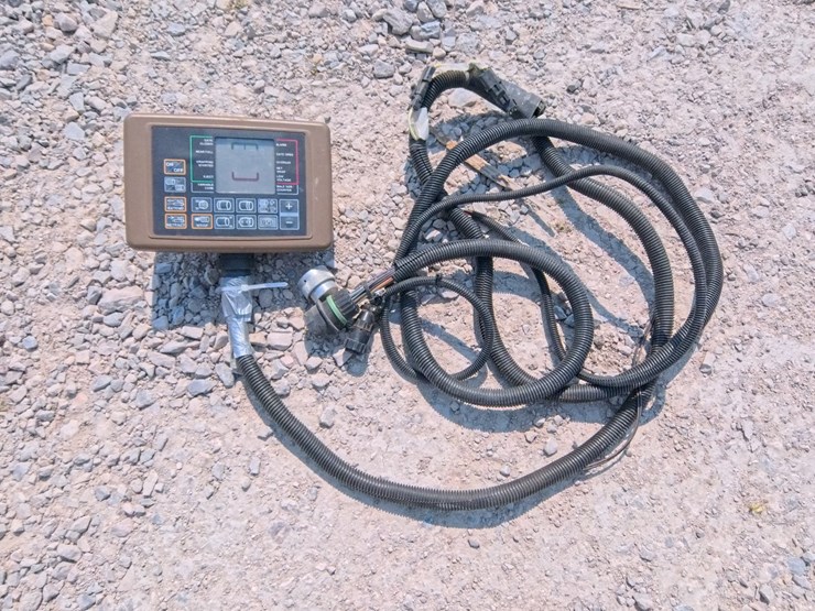 2009-john-deere-568-image-11