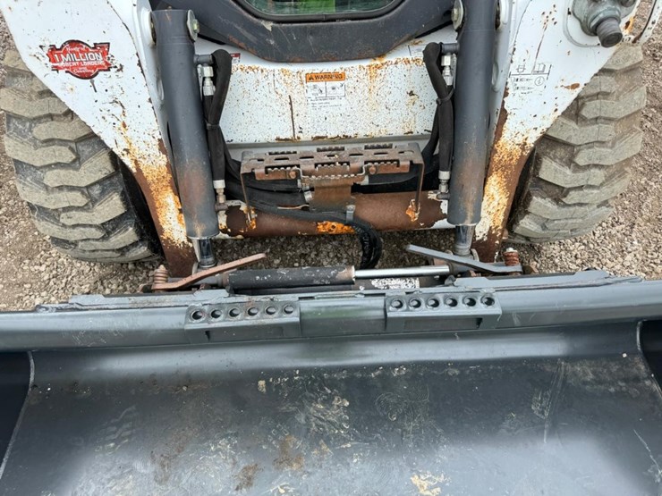 2015-bobcat-s570-image-11