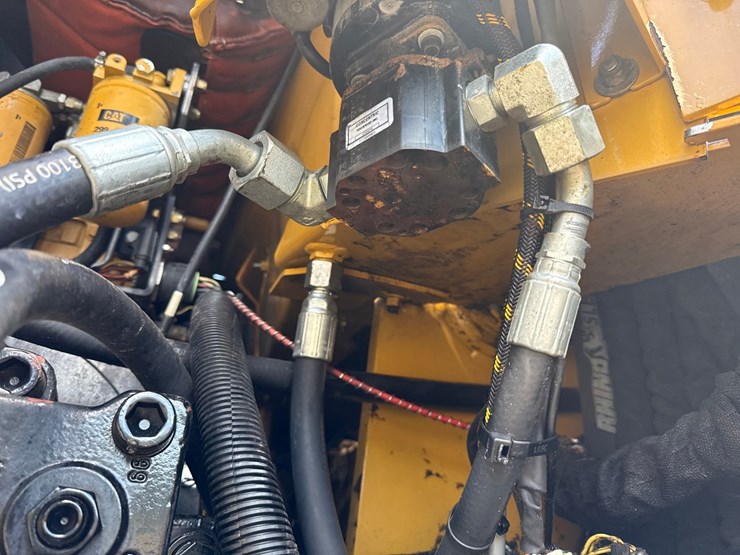 2014-caterpillar-501-image-59