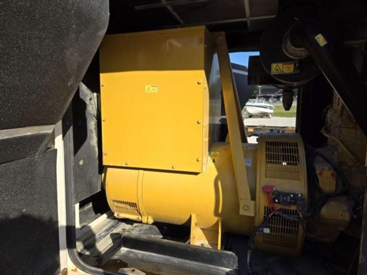 2019-caterpillar-xq230-image-22