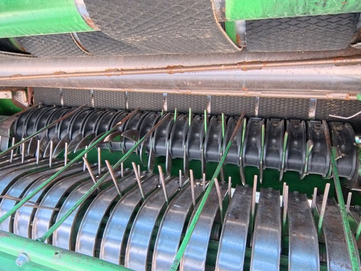 2009-john-deere-568-image-22