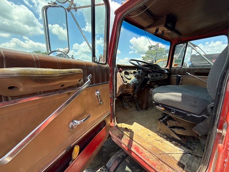 1984-ford-lt9000-image-18