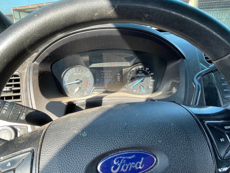 2016-ford-explorer-image-80