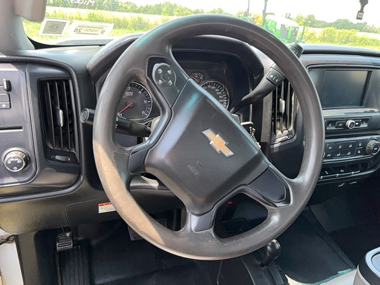 2016-chevrolet-2500-image-16
