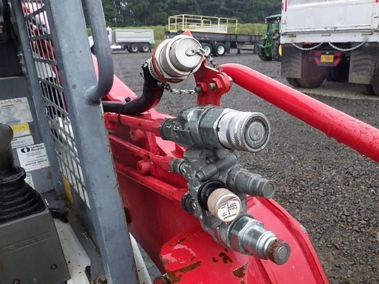 2016-takeuchi-tl8-image-25