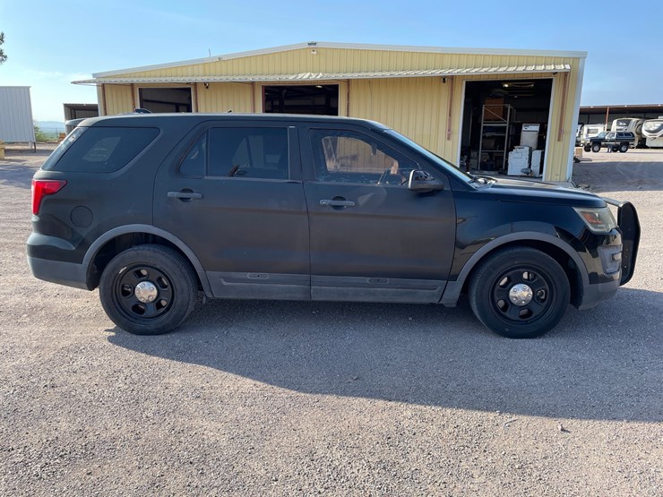 2016-ford-explorer-image-4