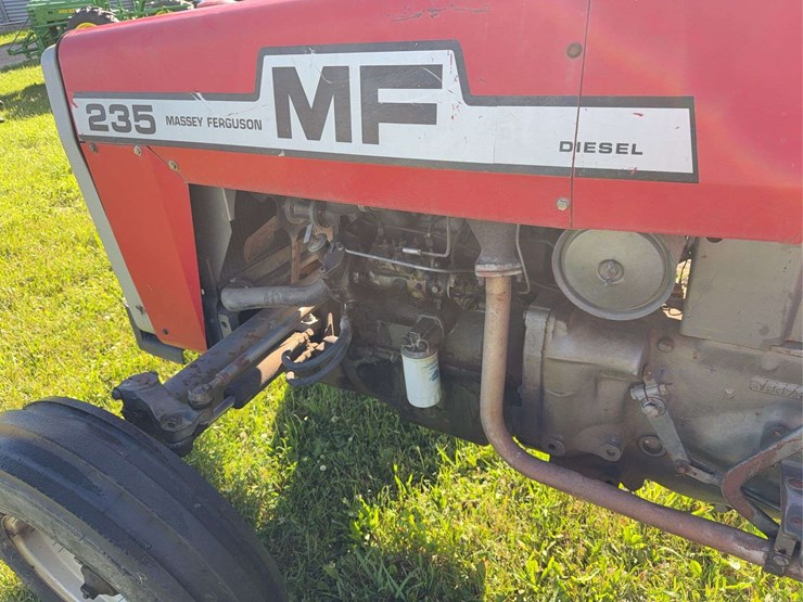 massey-ferguson-235-image-15