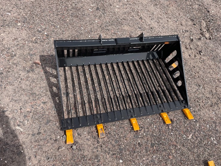 #1313-•-mini-skid-steer-rock-bucket-image-3